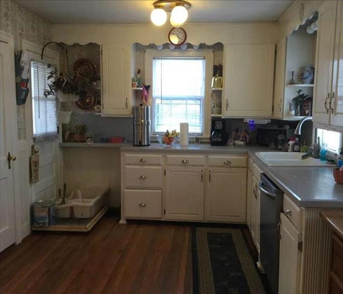 kitchen is clean! 